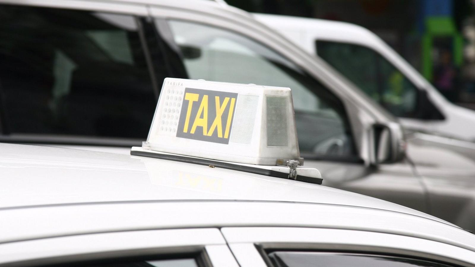 La Federación Profesional del Taxi carga contra la liberalización horaria y pide tacógrafos para taxis y VTC