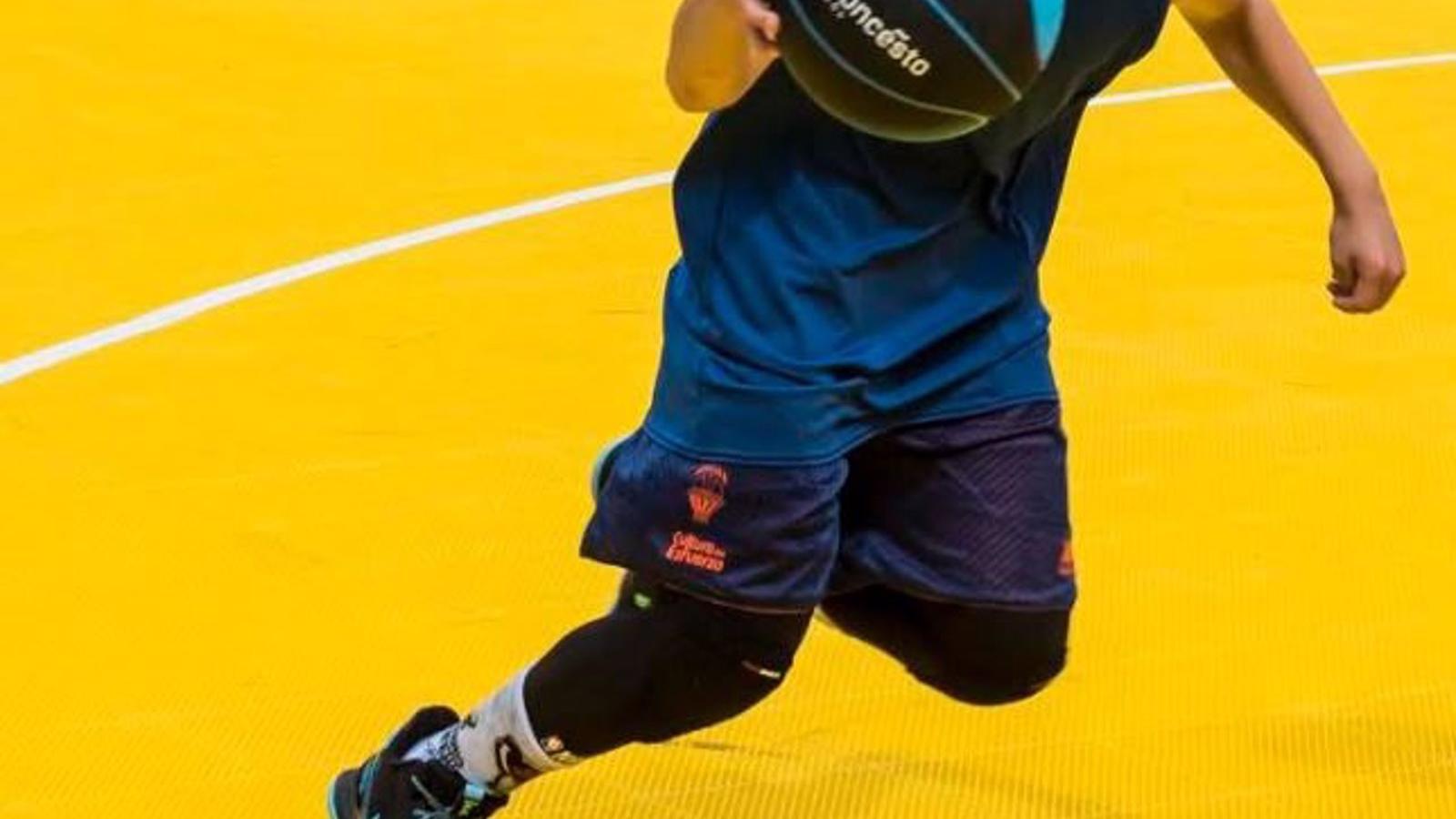 El CDE Basket Torrejón beca a un joven ucraniano para que pueda continuar jugando a baloncesto en España