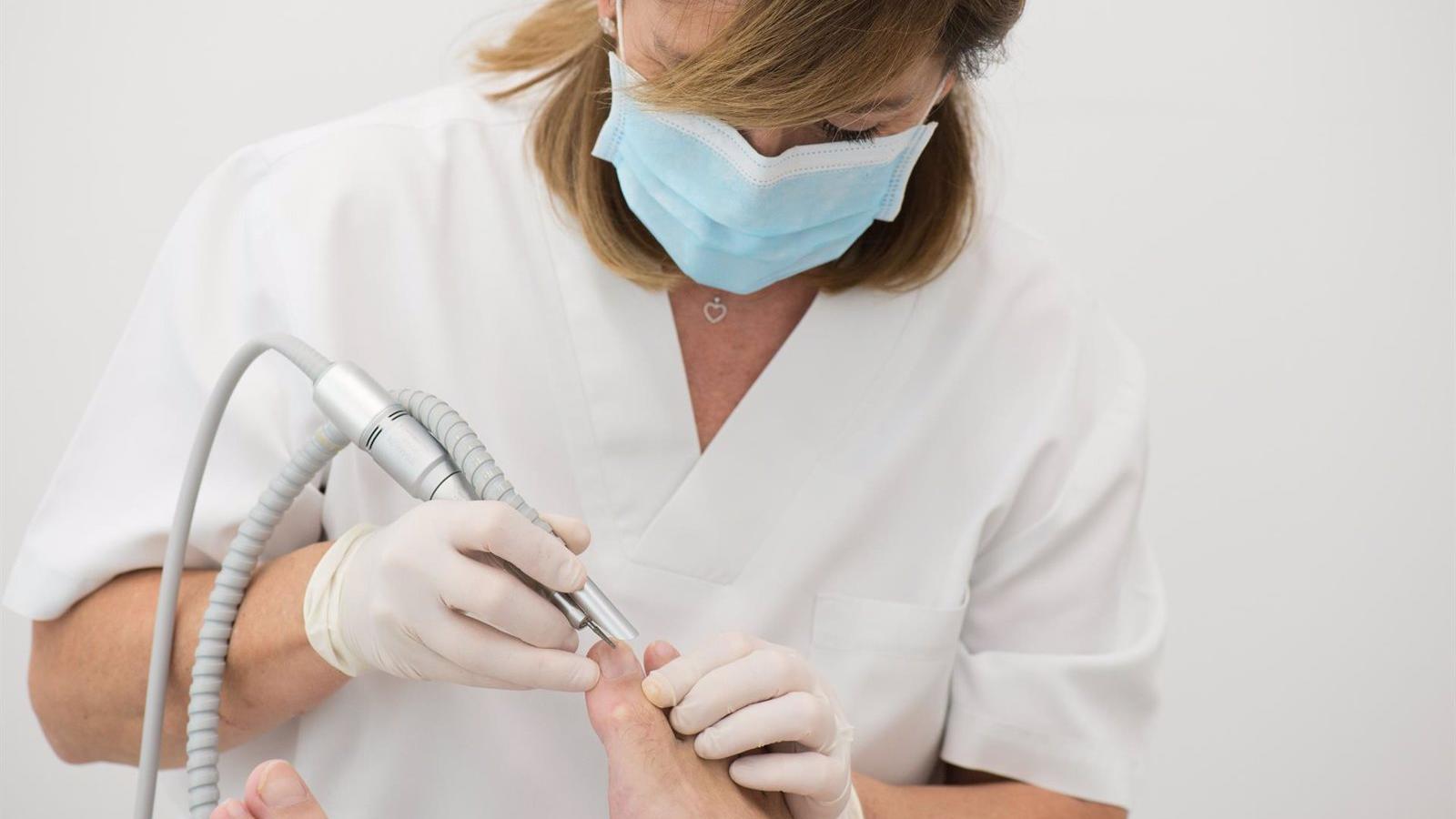 Disponible el nuevo servicio de podología para personas mayores de 65 años de Galapagar por un precio de 10 euros