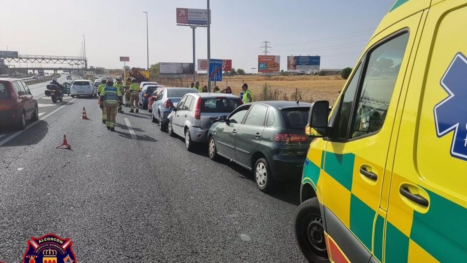 Cinco heridos sin gravedad en un alcance entre cinco vehículo en la A-5, en Alcorcón