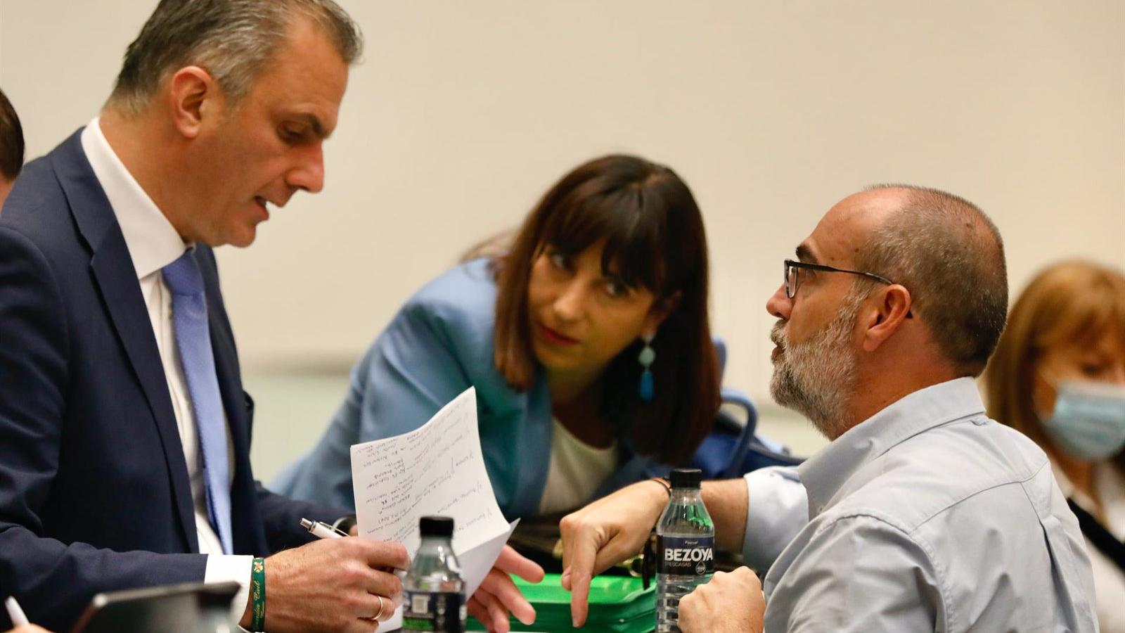 Smith dice estar "totalmente dispuesto a negociar el presupuesto" con la condición de no cerrar Madrid al "60% de conductores"