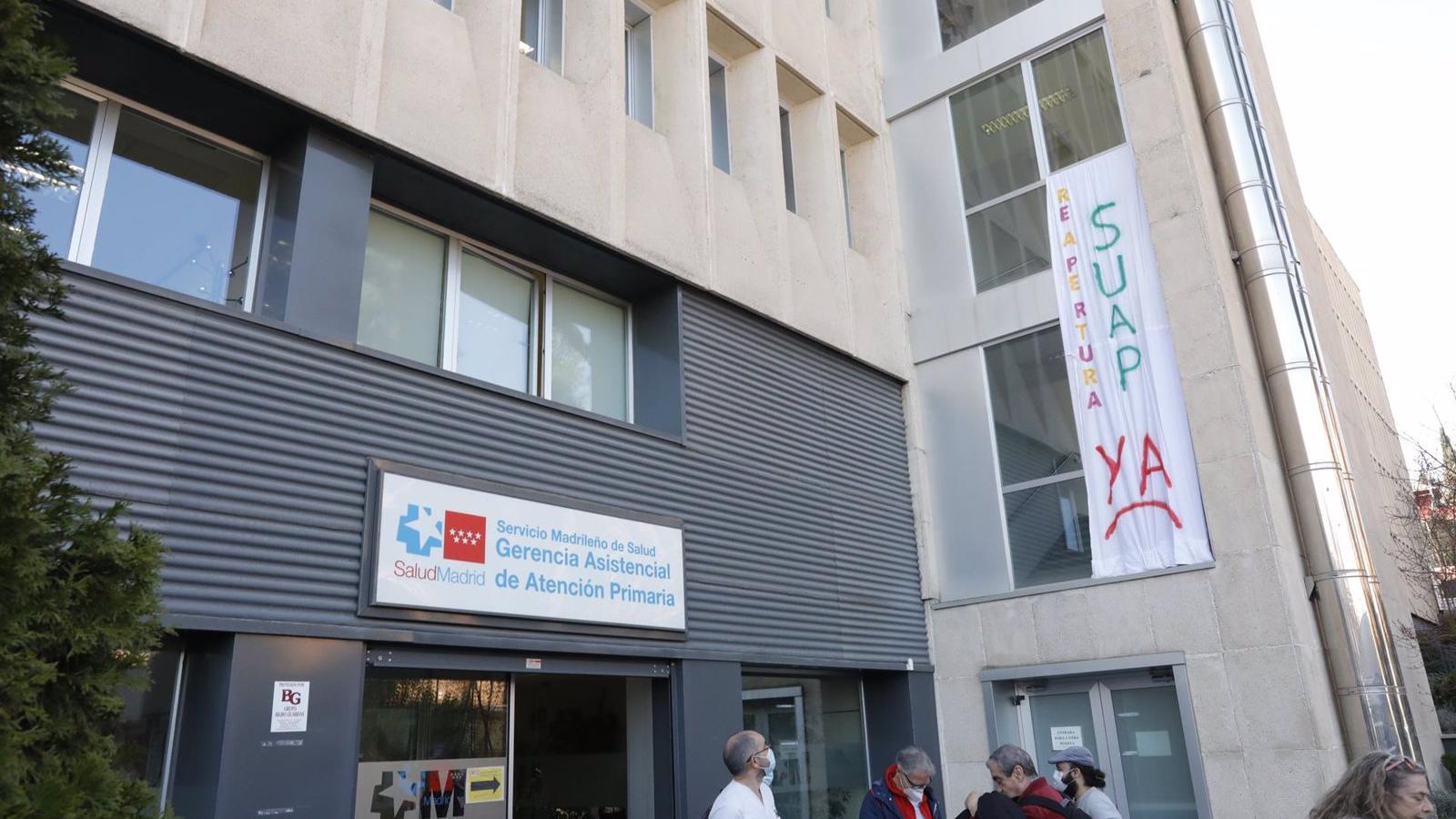 La Consejería de Sanidad y los sindicatos negocian el modelo de urgencia extrahospitalaria en la Mesa Sectorial La Consejería de Sanidad y los sindicatos negocian el modelo de urgencia extrahospitalaria en la Mesa Sectorial