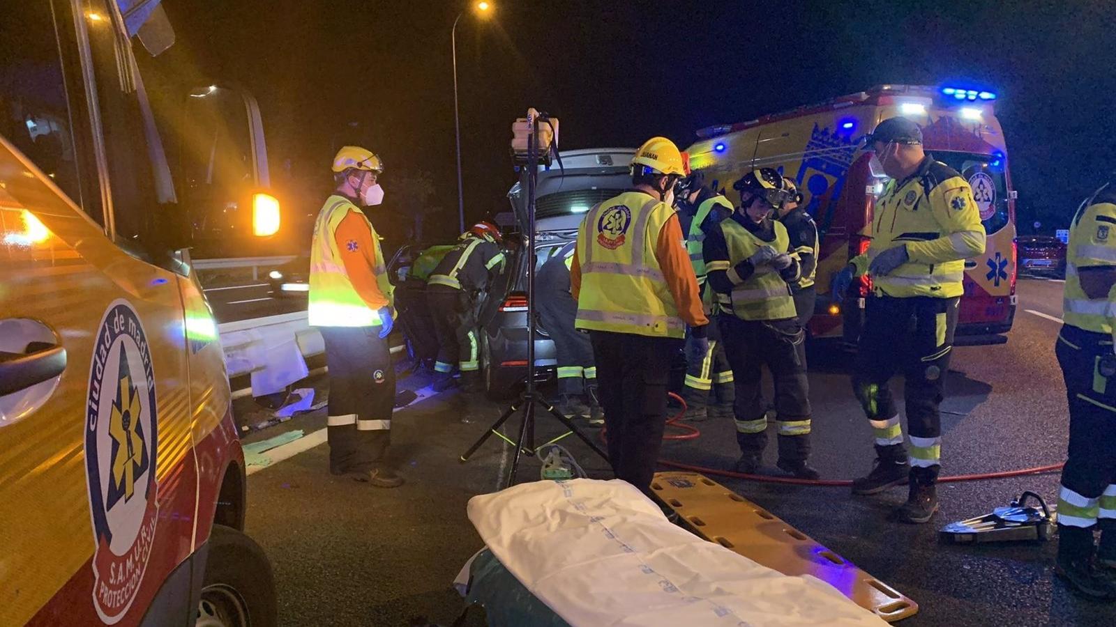  Un joven de 23 herido grave tras colisionar en moto con un autobús de la EMT en Hortaleza