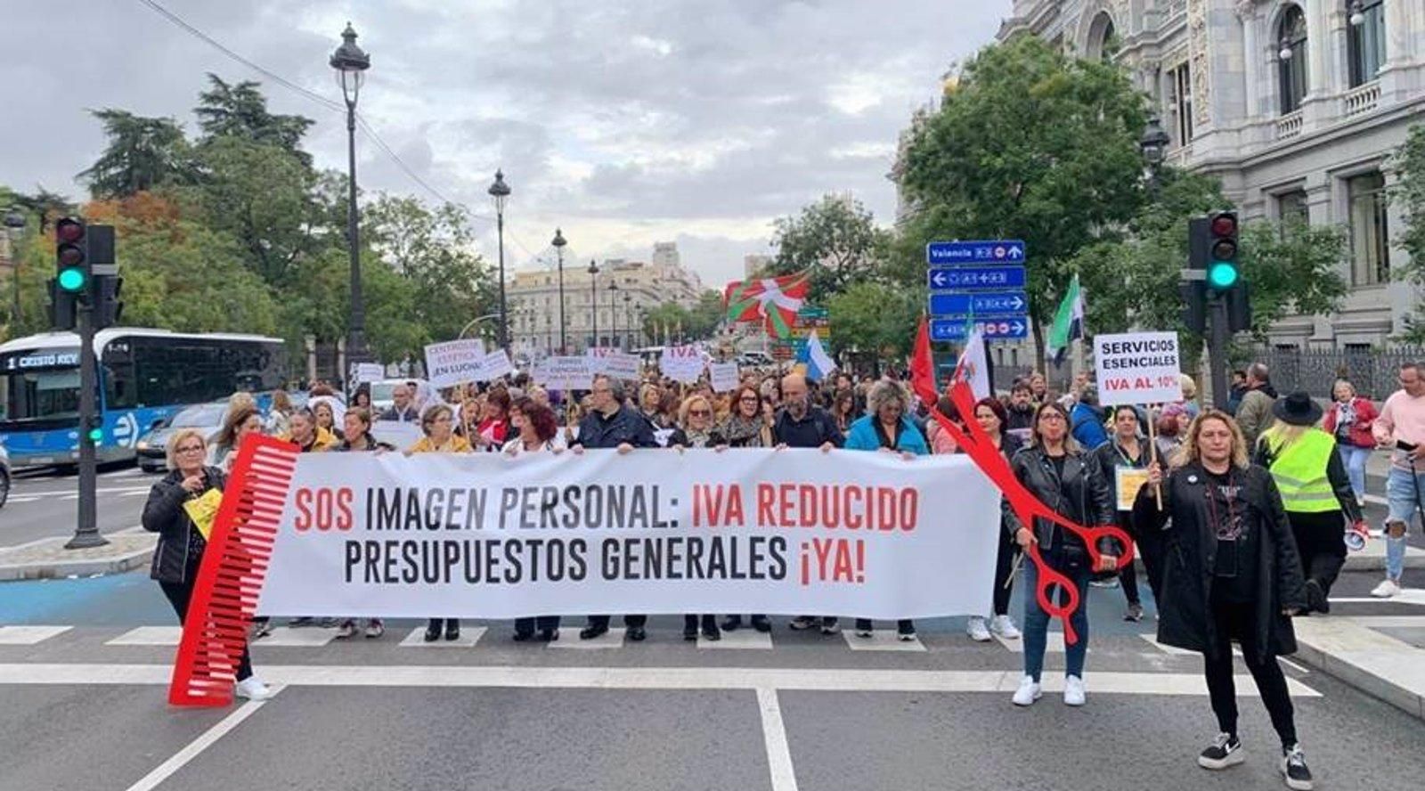 Peluquerías, barberías y salones de estética reclaman la restitución del IVA reducido