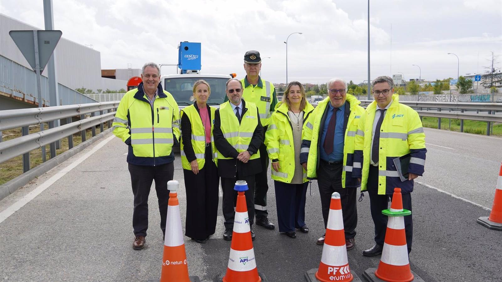 La DGT y la Dirección General de Vías presentan los conos conectados para evitar siniestros de tráfico