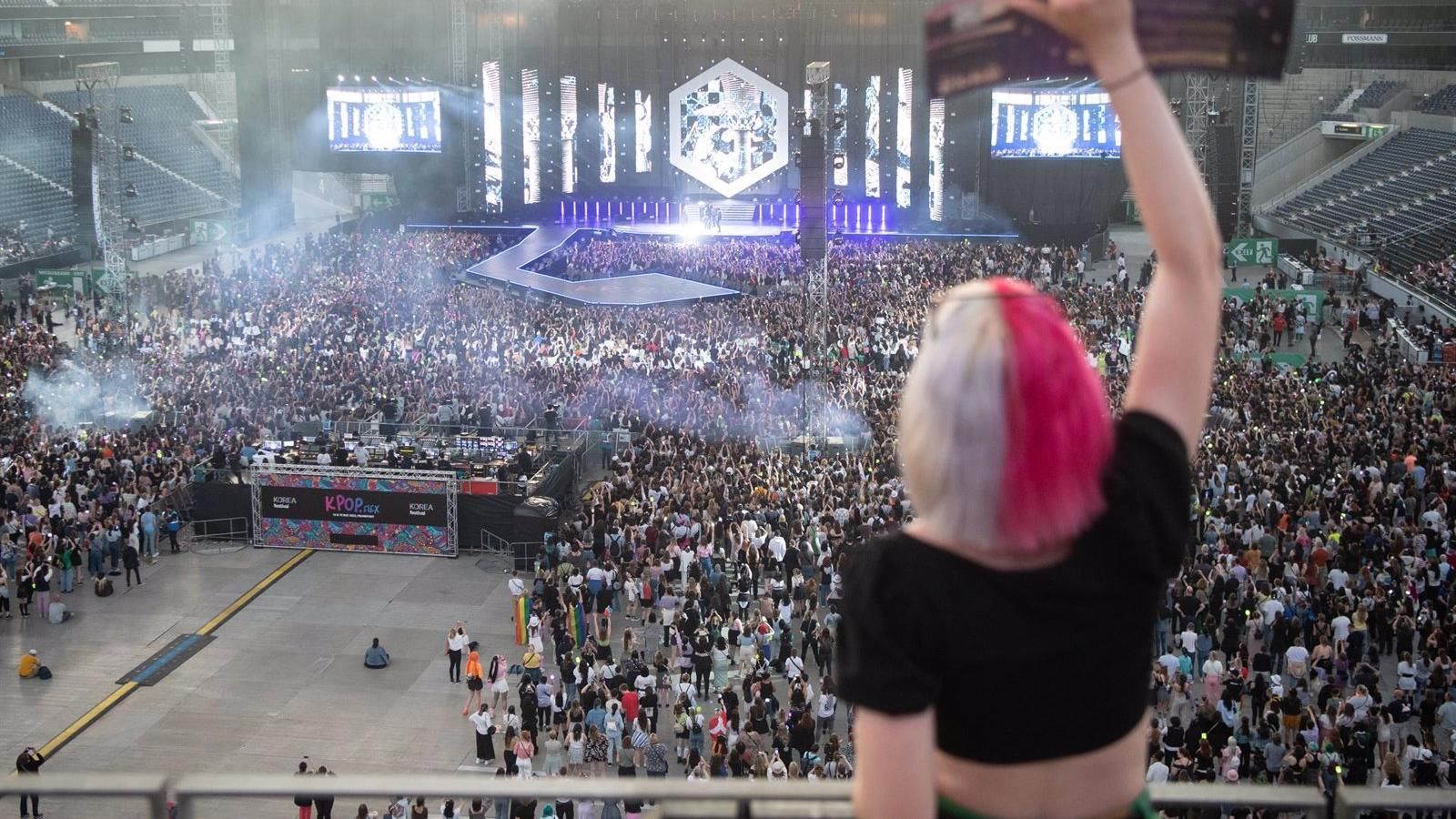 Detenido un falso cantante de Kpop que enamoró por Internet a una vecina de Leganés para estafarla 335.000€ Detenido un falso cantante de Kpop que enamoró por Internet a una vecina de Leganés para estafarla 335.000€