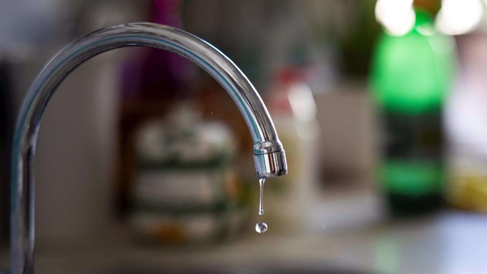 Llega a la región la bonificación del 100% de la factura del agua a los propietarios de viviendas okupadas