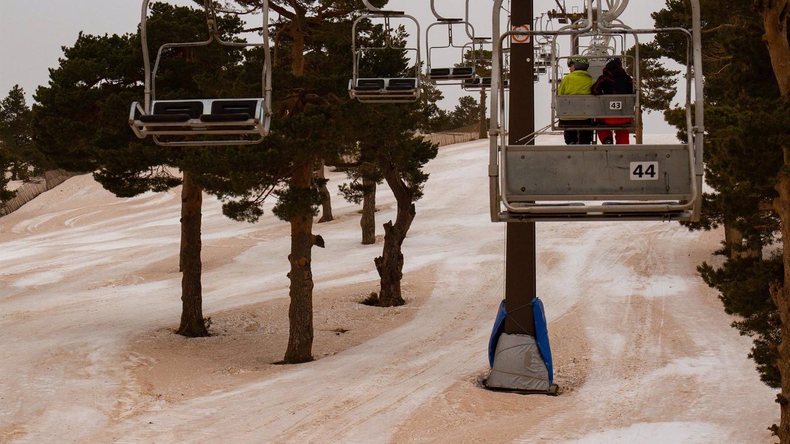 El Gobierno regional espera que se convoque una nueva concesión para reabrir la estación de Esquí de Navacerrada