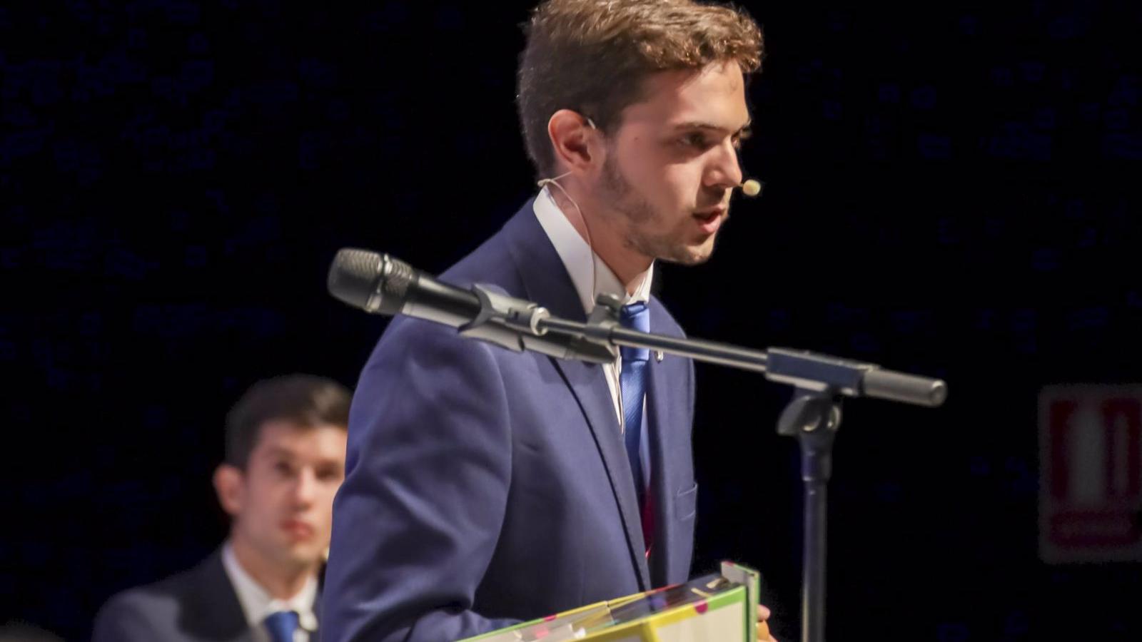 Alejandro Puebla, vecino de Torrejón, consigue el segundo puesto en la final de oratoria 'Esto es debatible'