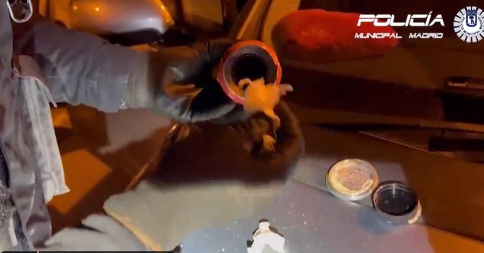 Detenida una mujer que escondía cocaína en una lata de cerveza manipulada