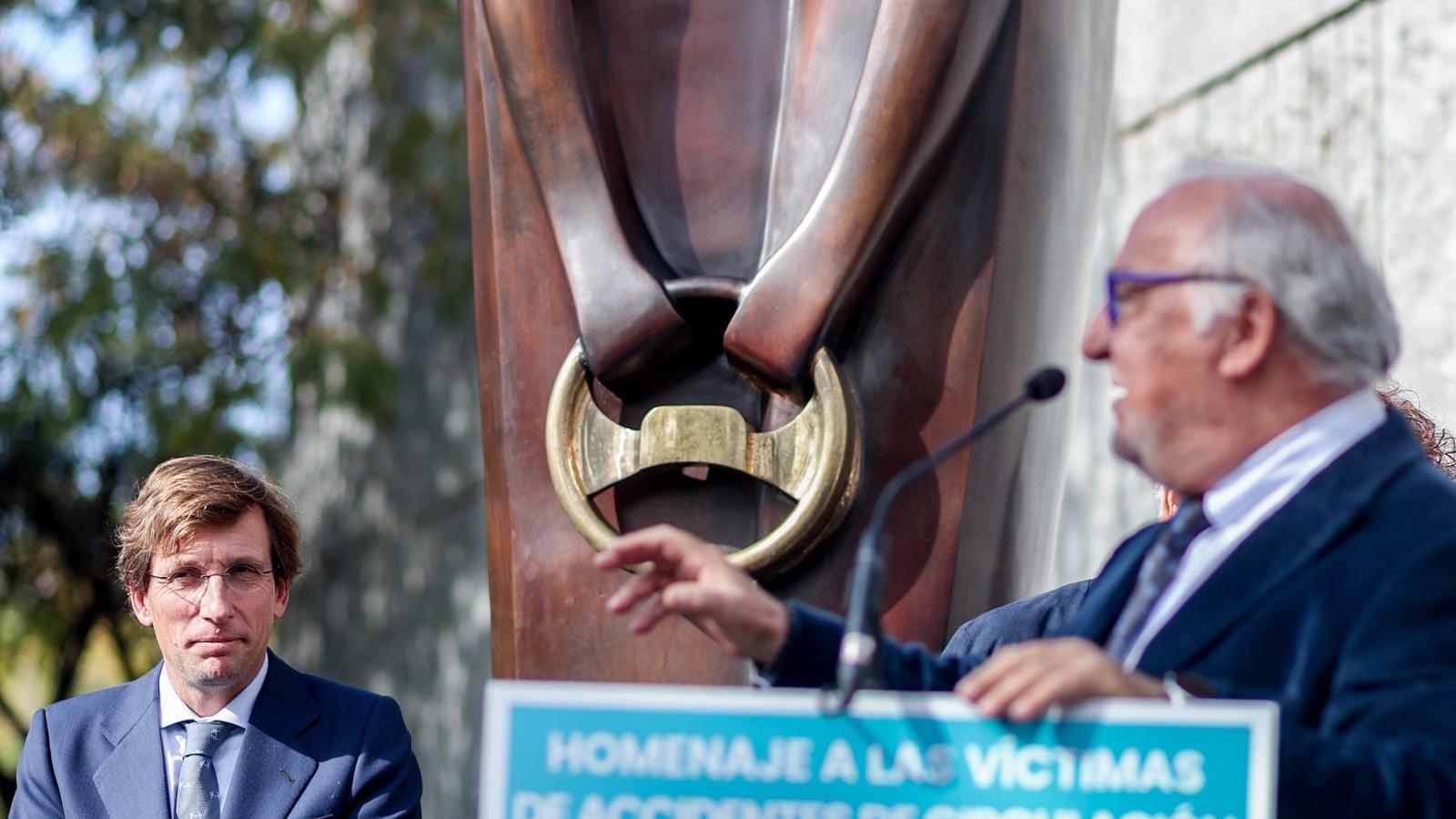 Un monumento recuerda en Madrid Río a las víctimas de accidentes de tráfico