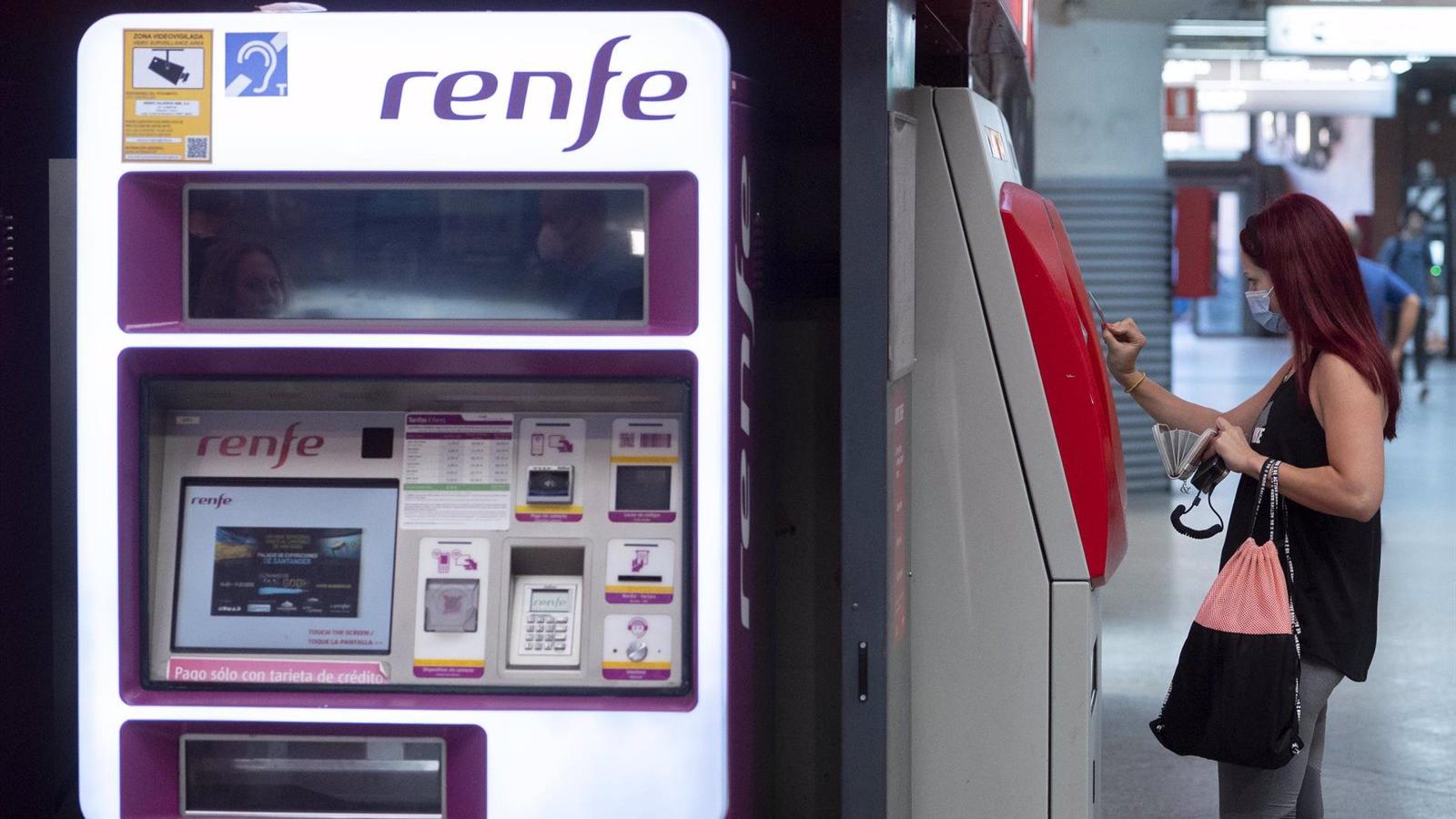 Los abonos gratuitos de Media Distancia ya se pueden adquirir a través de la web de Renfe