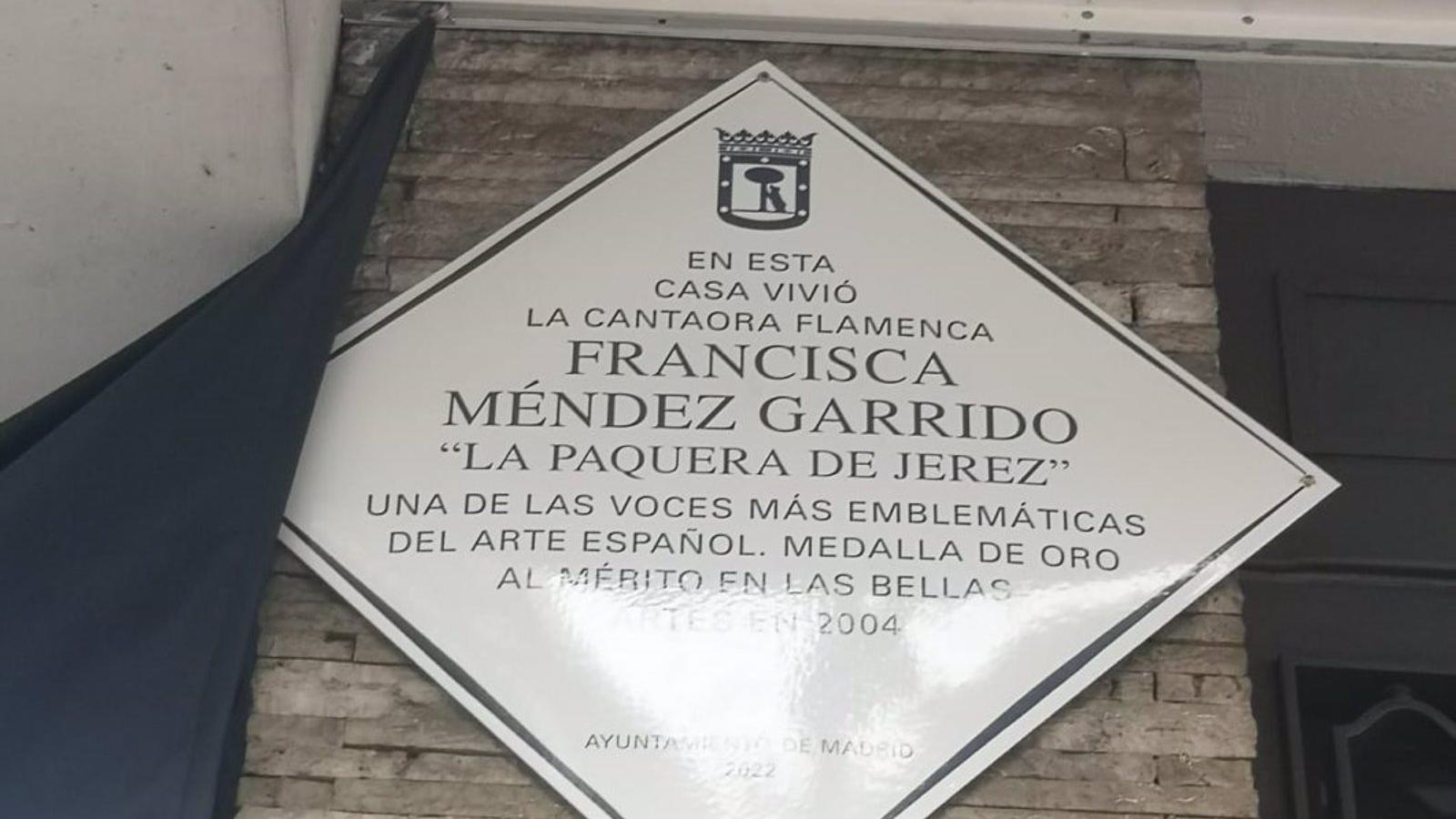 Una placa recuerda en Arganzuela a la cantaora flamenca 'La Paquera de Jerez'