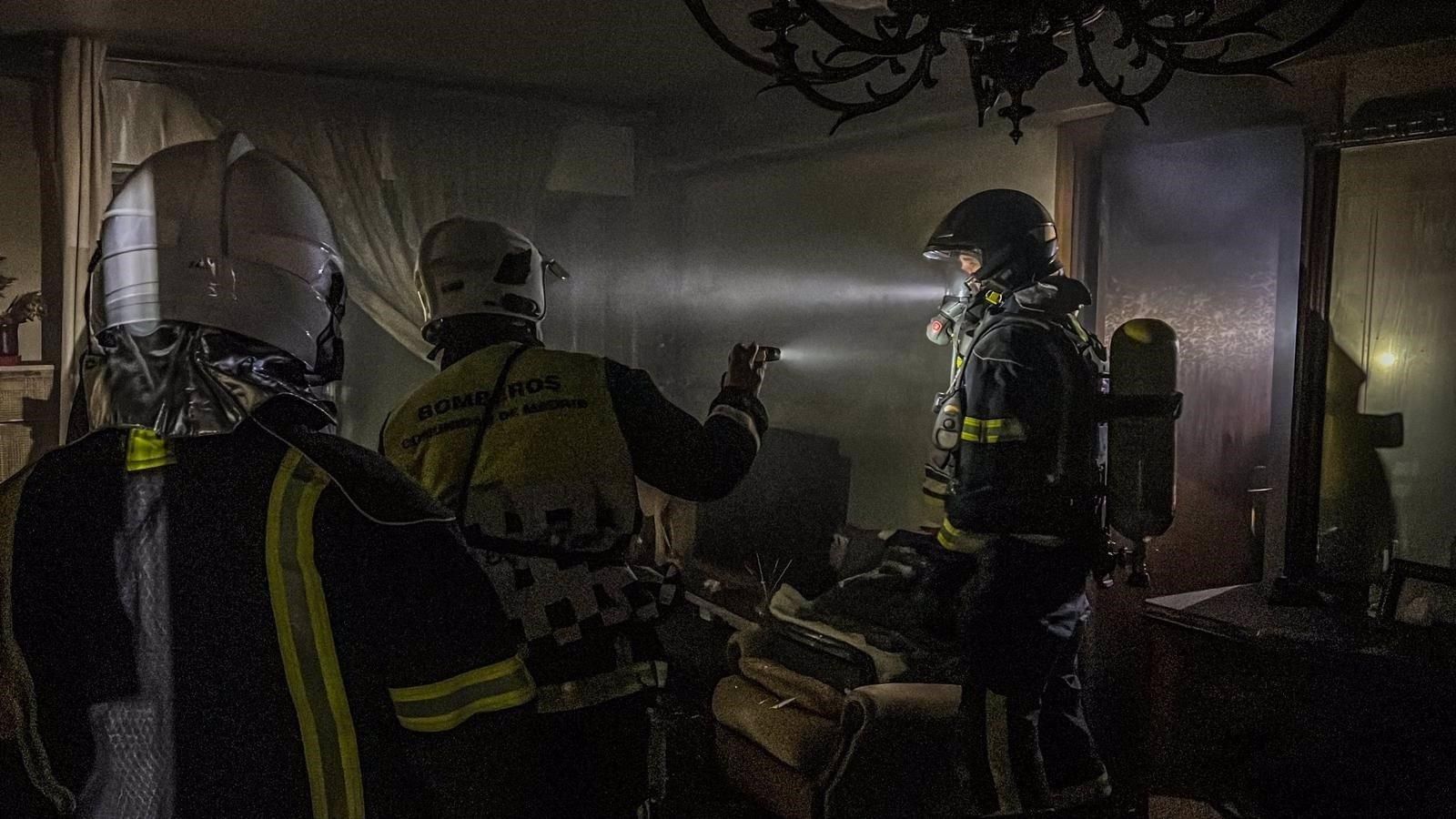 Al menos dos muertos por un incendio en una vivienda en Móstoles