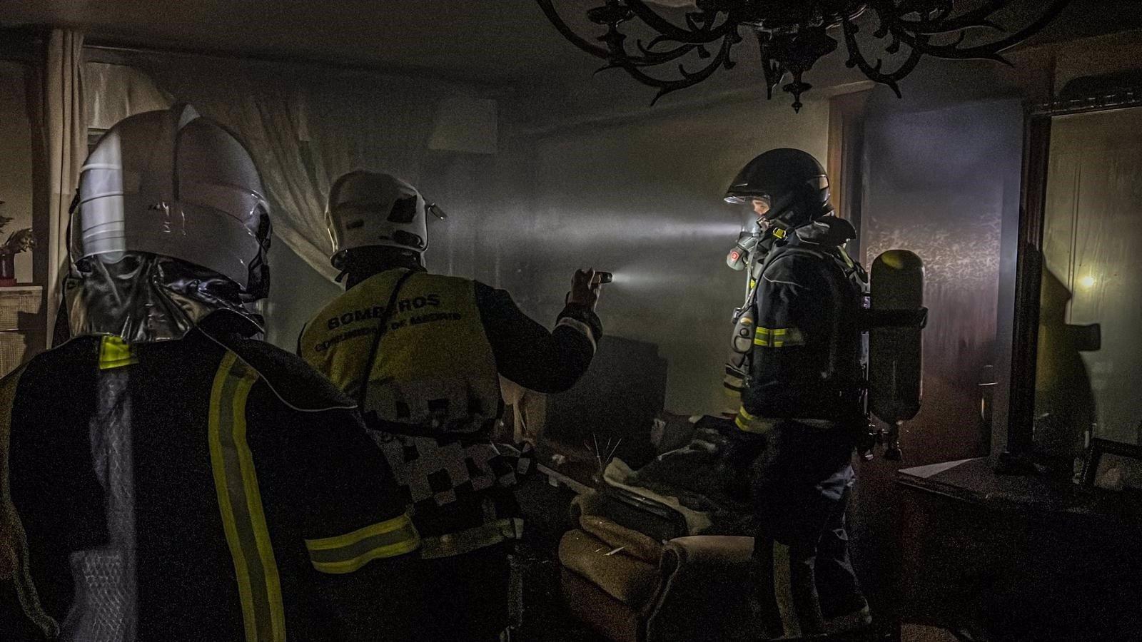La Policía Nacional investiga el fuego en el piso de Móstoles en el que murieron dos personas