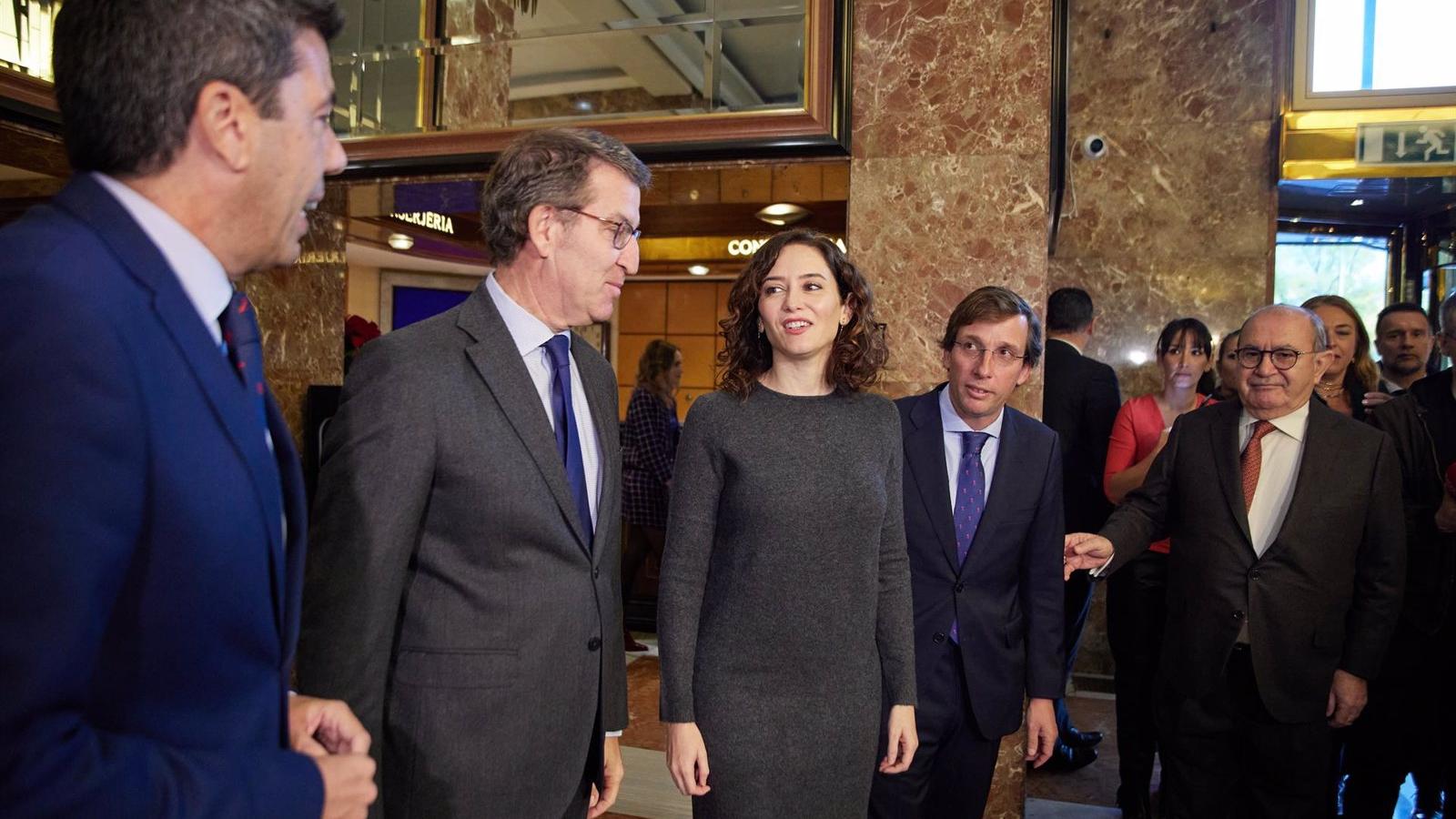 Díaz Ayuso defiende que el PP no anda "mirando hacia los lados" sino que están centrados en su "proyecto político"