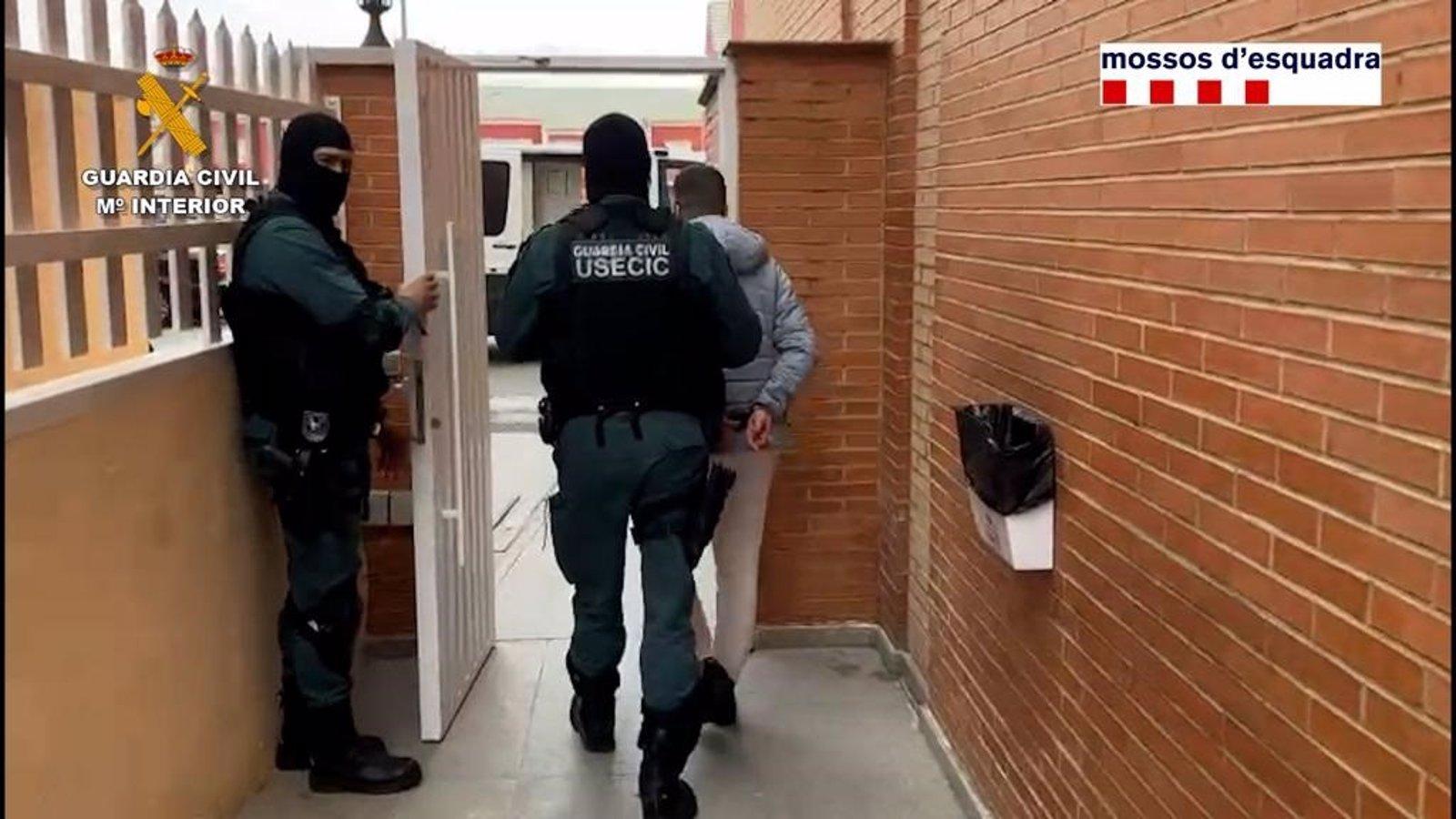 Desarticulada una banda itinerante especializada en robos de coches en alta gama y en comercios