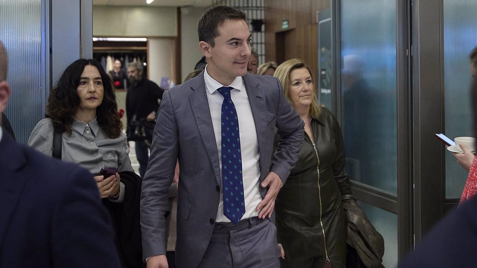 Lobato dice que "hay un problema estructural de fondo" en la Sanidad