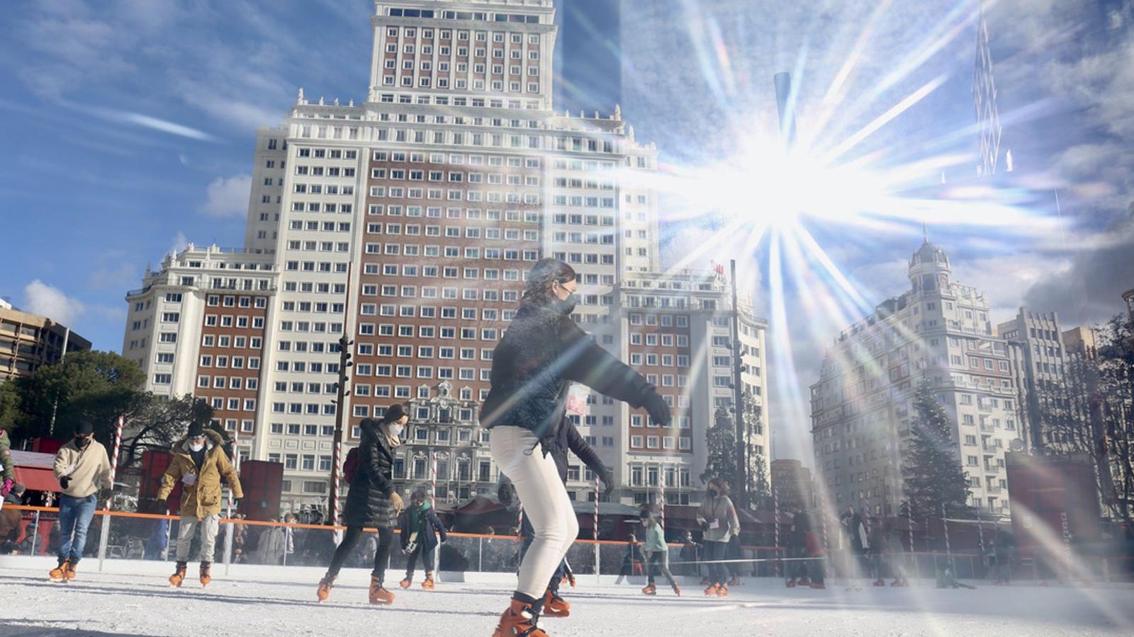 Diez pistas de hielo repartidas por toda la capital para patinar esta Navidad