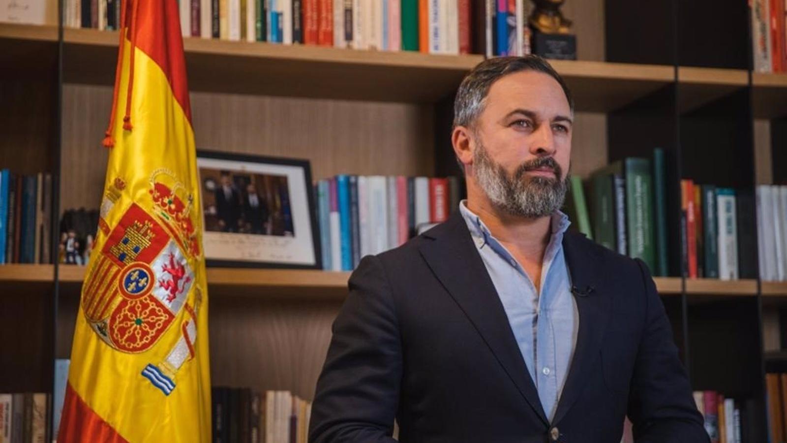 Abascal hablará con el PP para una moción de censura con un candidato neutral ante el "golpe constitucional" de Sánchez