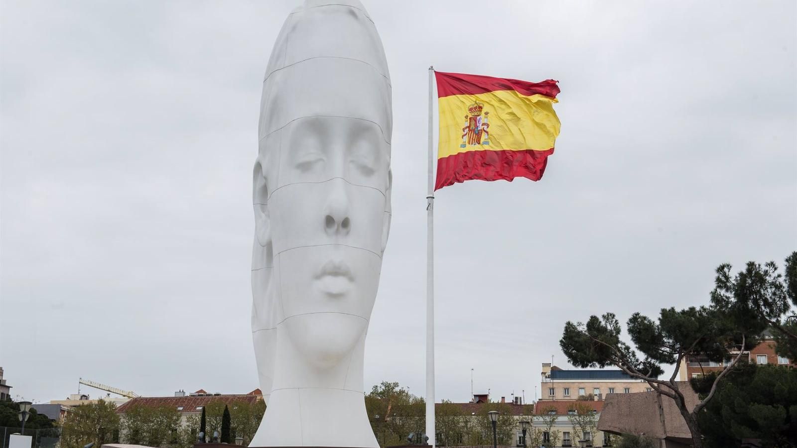 La escultura Julia del artista Jaume Plensa continuará en la plaza de Colón un año más La escultura Julia del artista Jaume Plensa continuará en la plaza de Colón un año más