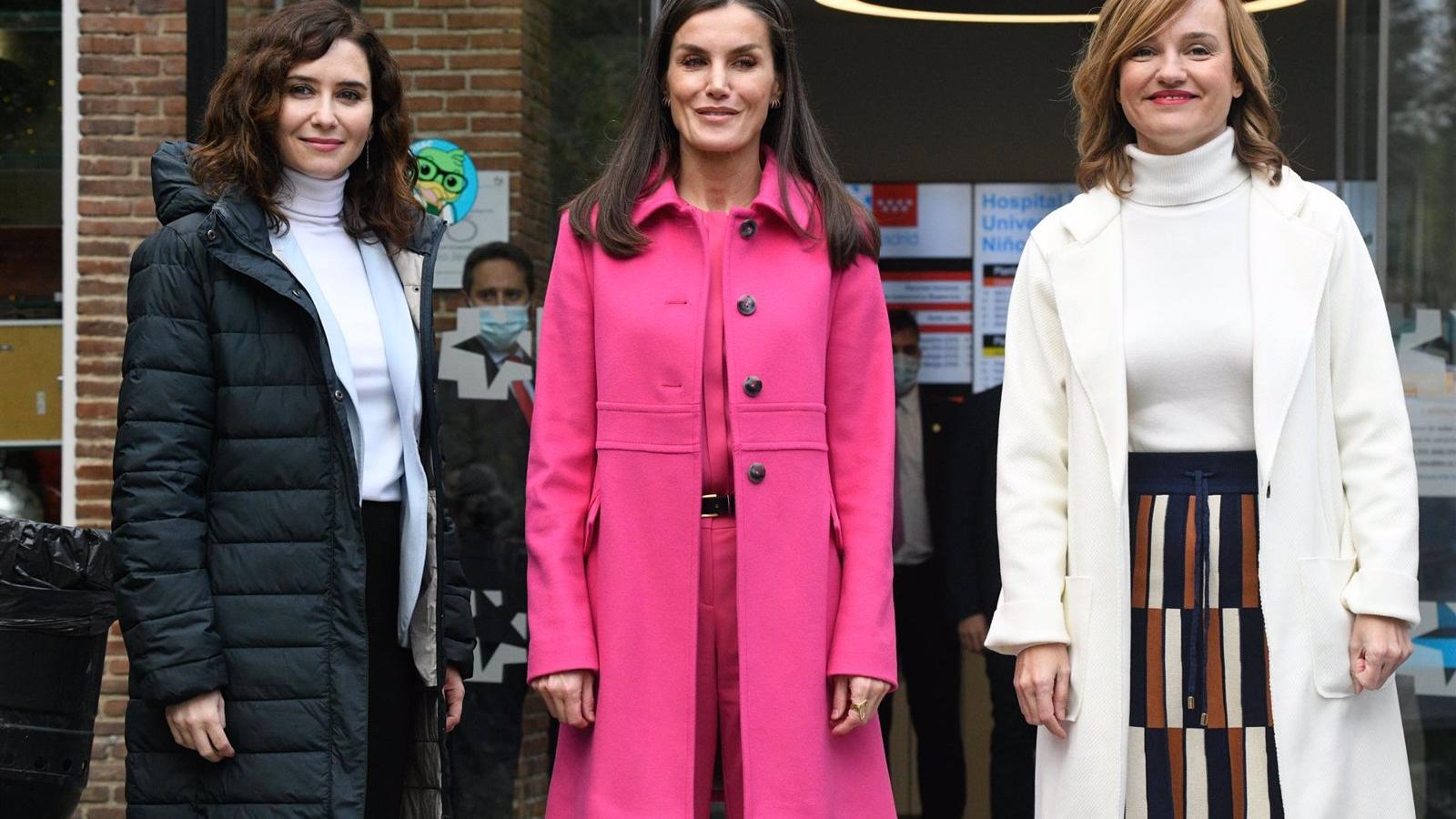 La reina Letizia y Ayuso visitan el laboratorio teatral del Hospital Niño Jesús para pacientes de Neurología pediátrica