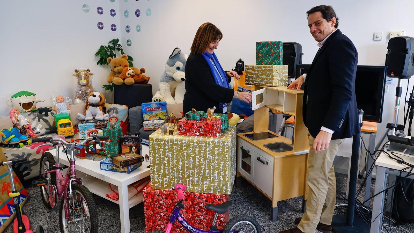 La solidaridad de los pozueleros consigue reunir cientos de juguetes para niños
