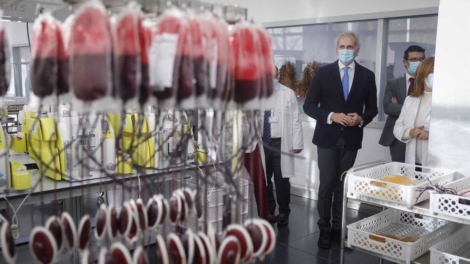 El Centro de Transfusión promueve la donación de sangre con visitas guiadas y talleres de reanimación