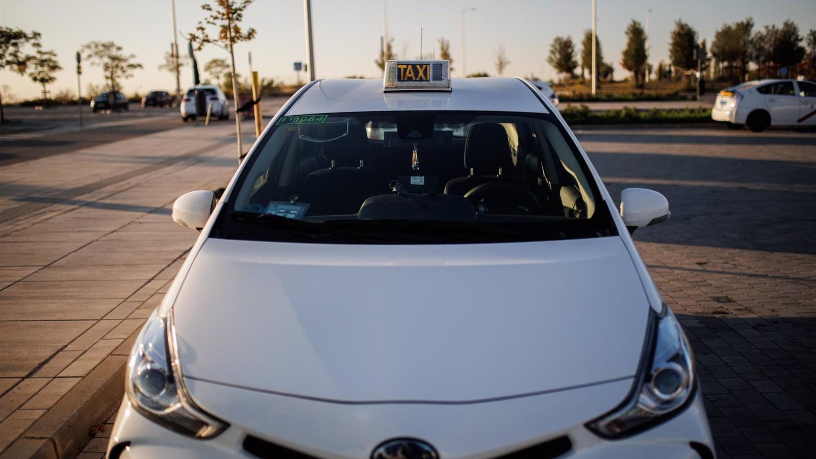 El Ayuntamiento de Madrid concede ayudas a 1.421 taxis Eco y Cero, el doble que en 2021