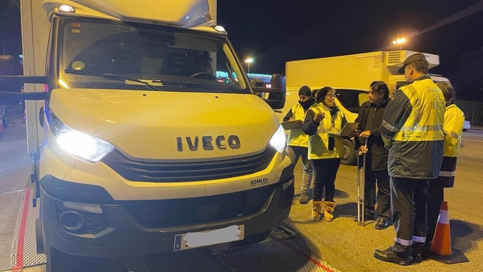 Más de 77.000 inspecciones de vehículos de transporte de mercancías y pasajeros
en la región durante 2022