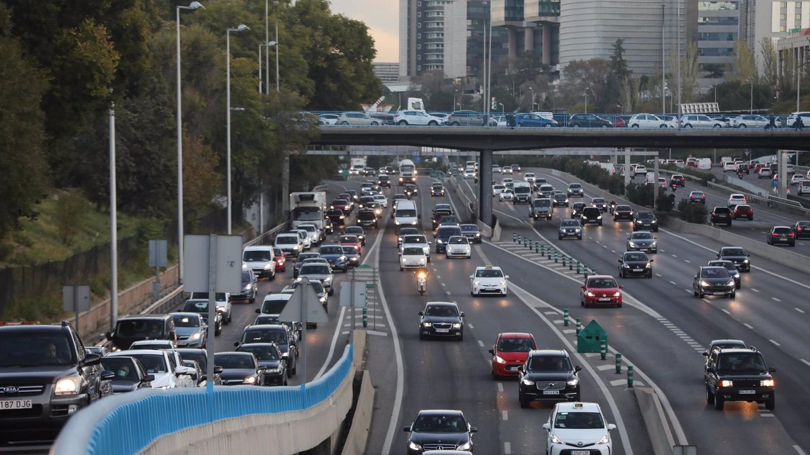 Las cámaras que sancionarán la entrada a M-30 de vehículos sin etiqueta no empadronados en la capital llegarán en abril