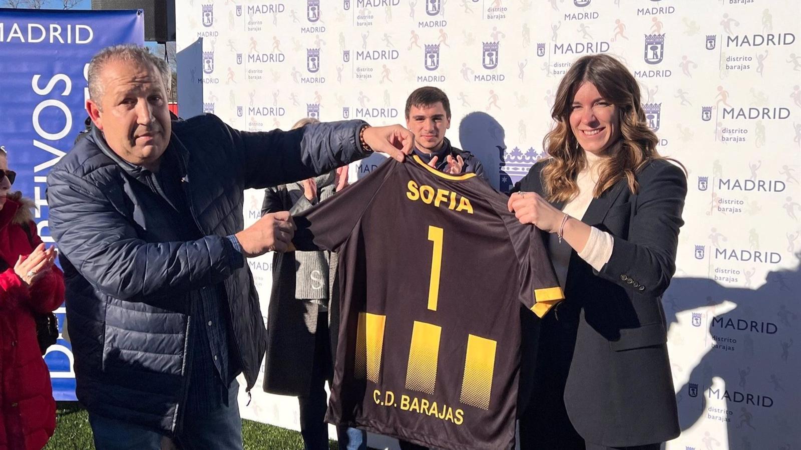 Miranda inaugura el nuevo césped artificial del campo de fútbol del CD Barajas con el Torneo de Reyes