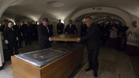 Ya se puede visitar la tumba de Benedicto XVI