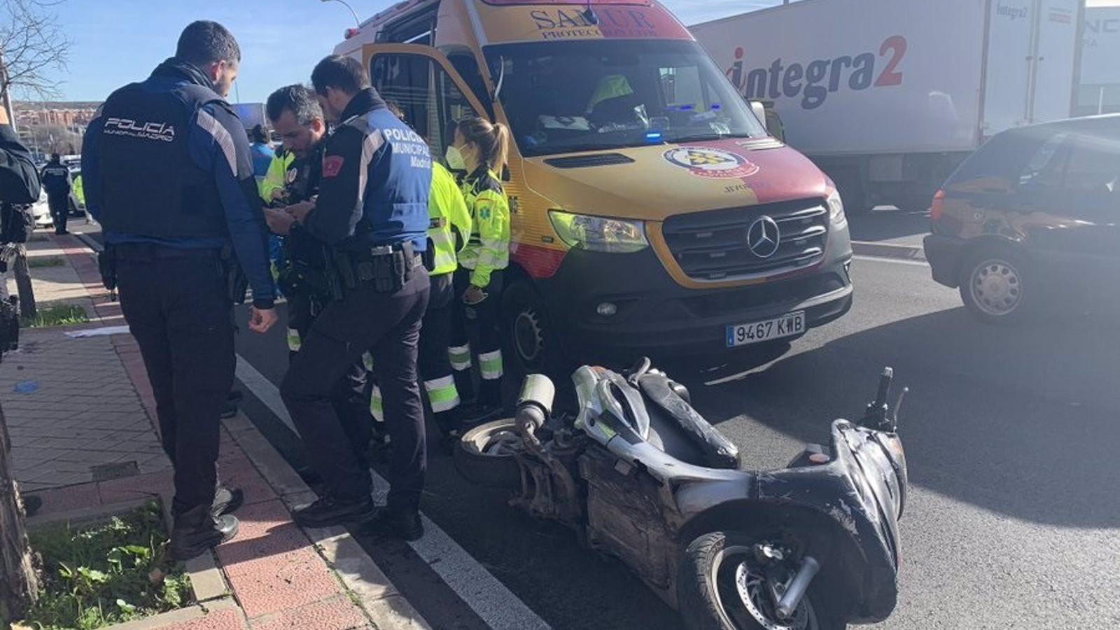  Muere un hombre tras perder el control de su escúter en Madrid