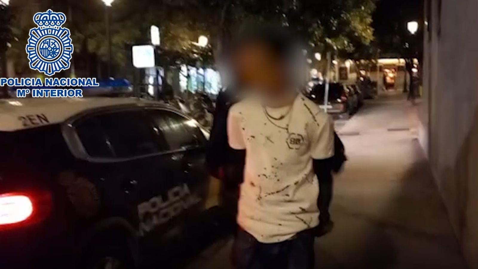 Tres detenidos por asaltar con el método del mataleón a mujeres mayores en Centro y Chamartín Tres detenidos por asaltar con el método del mataleón a mujeres mayores en Centro y Chamartín