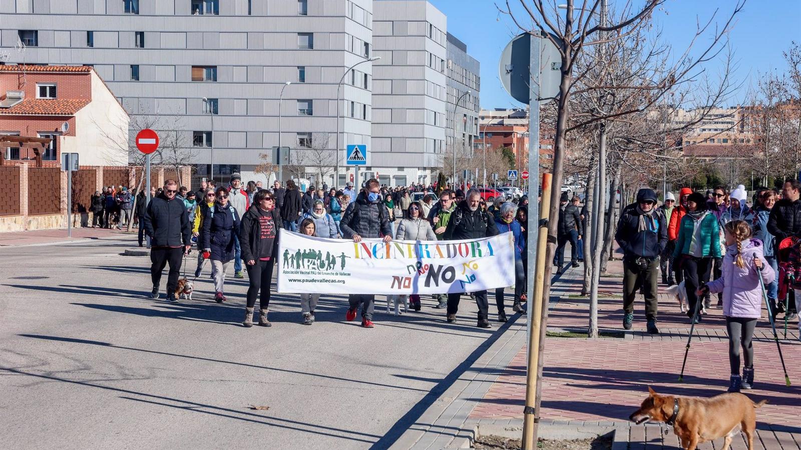 Más de 300 personas recorren 9 kilómetros para exigir el cierre de la incineradora de Valdemingómez antes de 2025