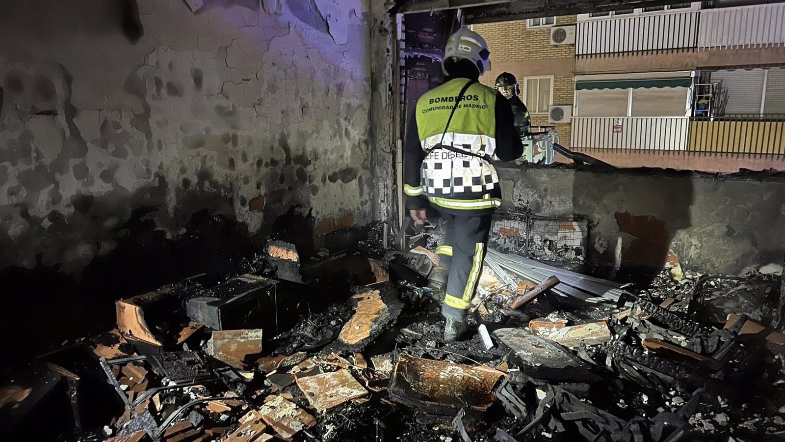 Una veintena de heridos sin gravedad en un fuego en una vivienda de Parla