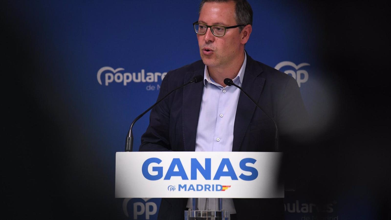 Alfonso Serrano defiende a Nacho Cano y Mario Vaquerizo, "machacados" por la izquierda al "osar" apoyar a Ayuso