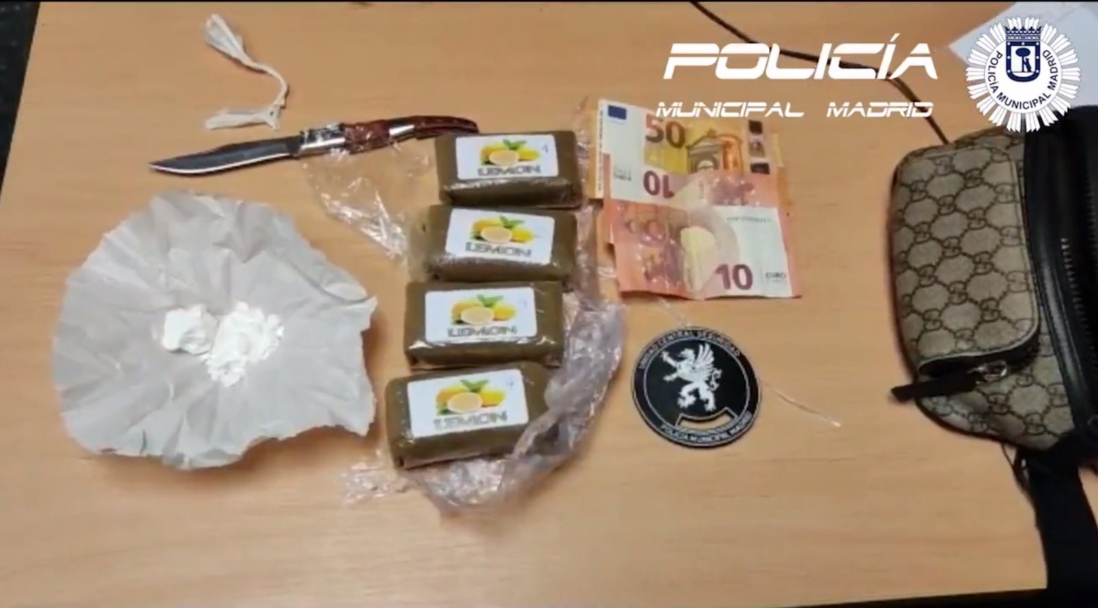 Dos detenidos al ser sorprendidos en un control en Vicálvaro con hachís, cocaína y una navaja