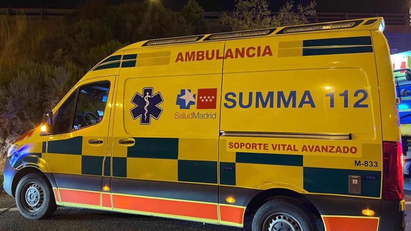 Un camión vuelca en la M-607 esparciendo escombros en la calzada y provoca una gran retención