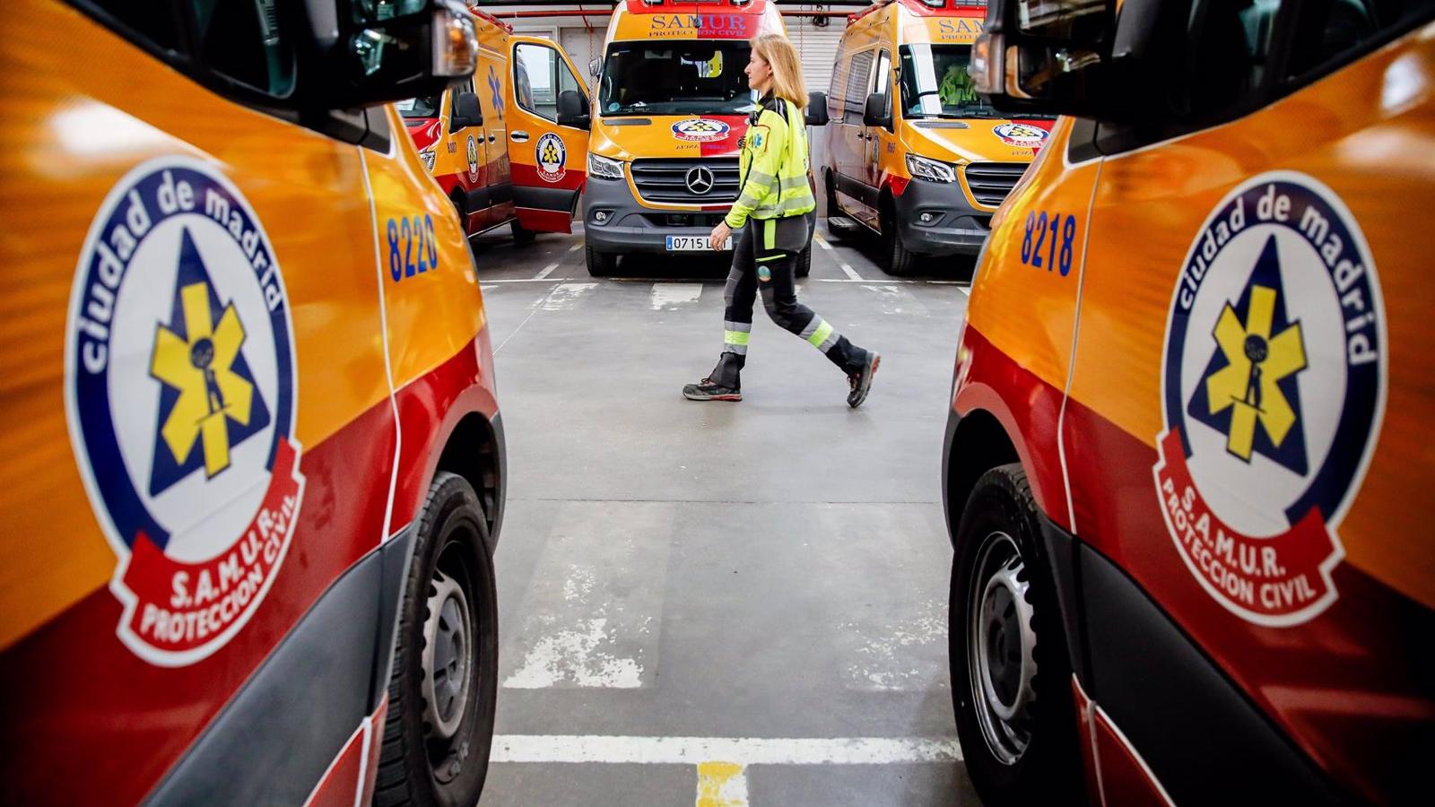 Dos heridos graves por la caída de un tráiler desde más de diez metros de la M-45 al ramal de acceso a la R-3