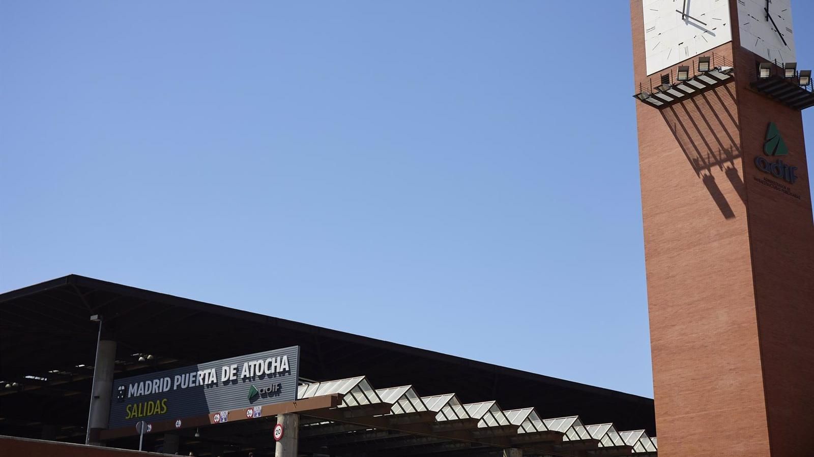 Adif instalará puntos de recarga de vehículos eléctricos en las estaciones de Atocha, Chamartín y Villalba