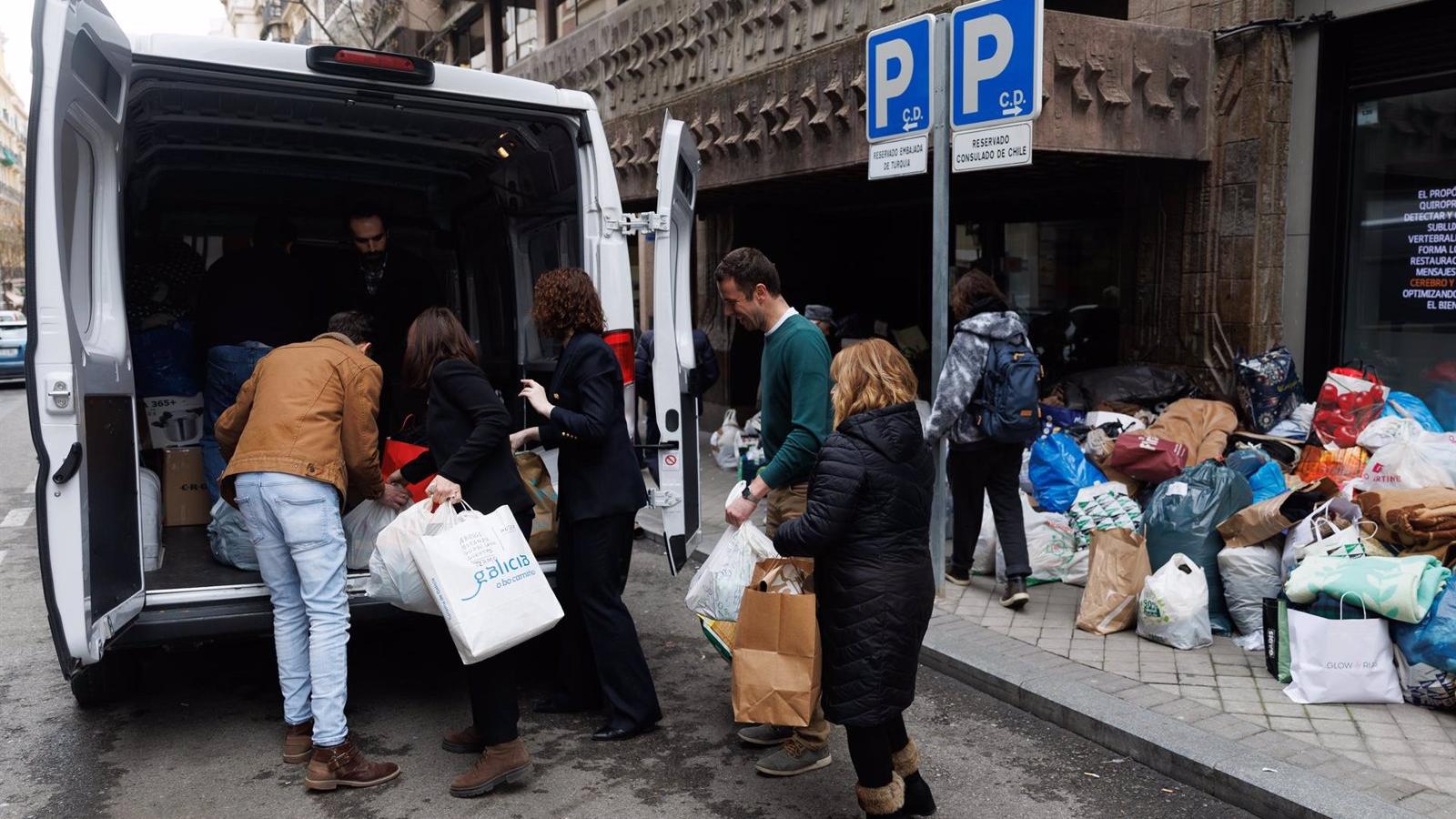 Taxistas madrileños organizan una recogida de productos de primera necesidad por el terremoto en Siria y Turquía