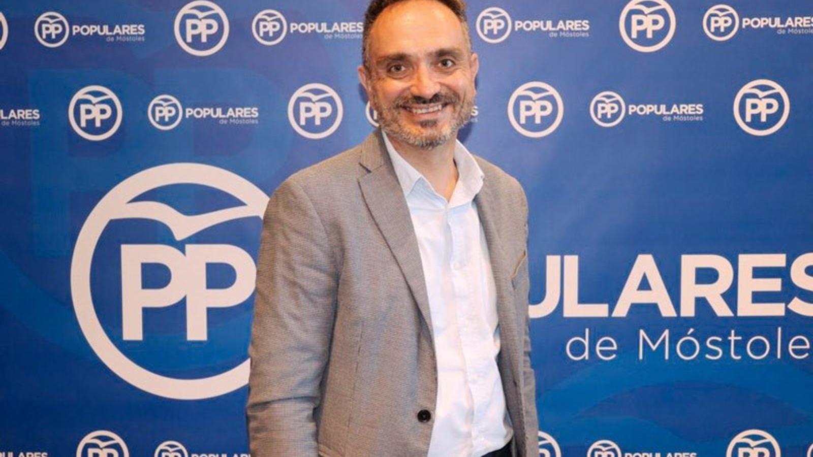 Manuel Bautista, candidato del PP Móstoles, denuncia en Comisaría un posible 