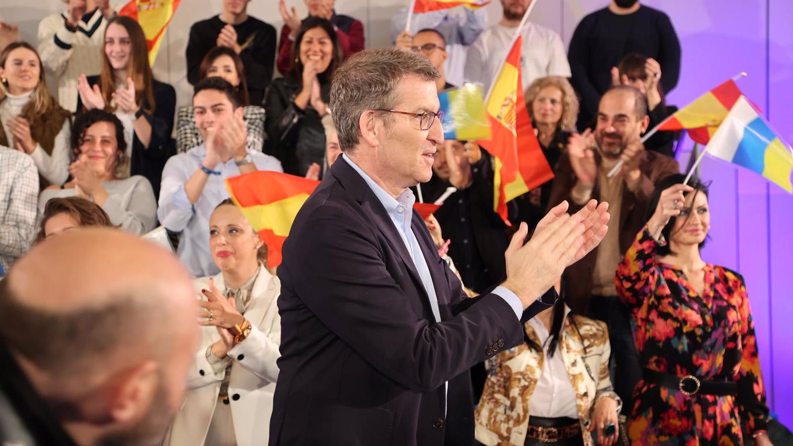 Feijóo ve la Ley Trans "otra chapuza legal" como el 'sí es sí' y acusa al Gobierno de "faltar el respeto a las mujeres"