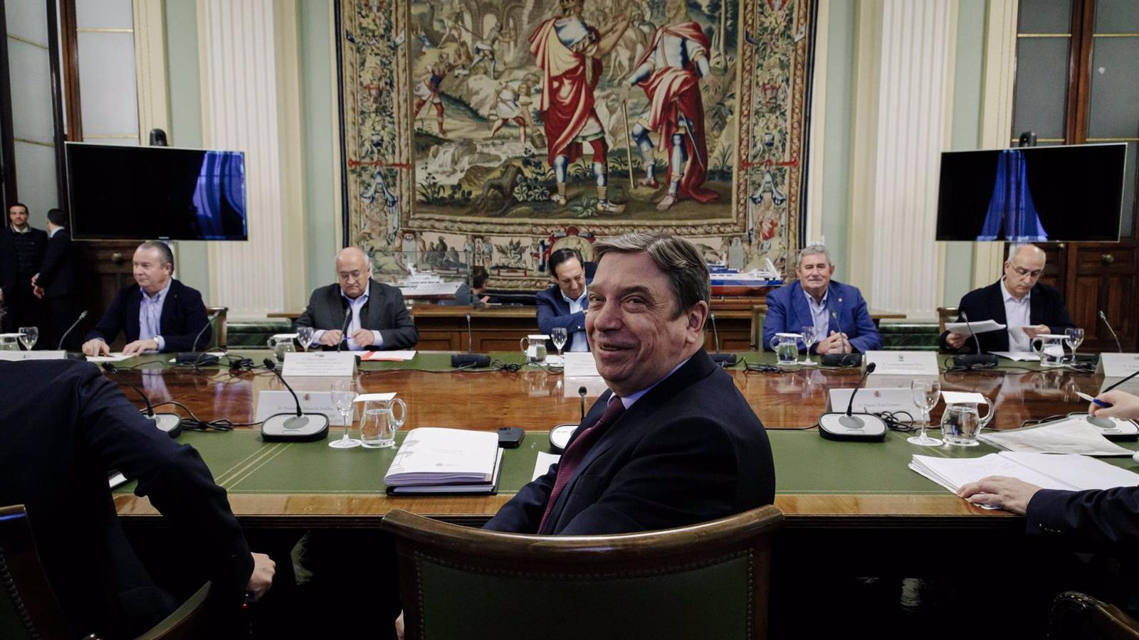 El Gobierno se reúne con los supermercados, el sector primario y la industria para abordar los precios de los alimentos
