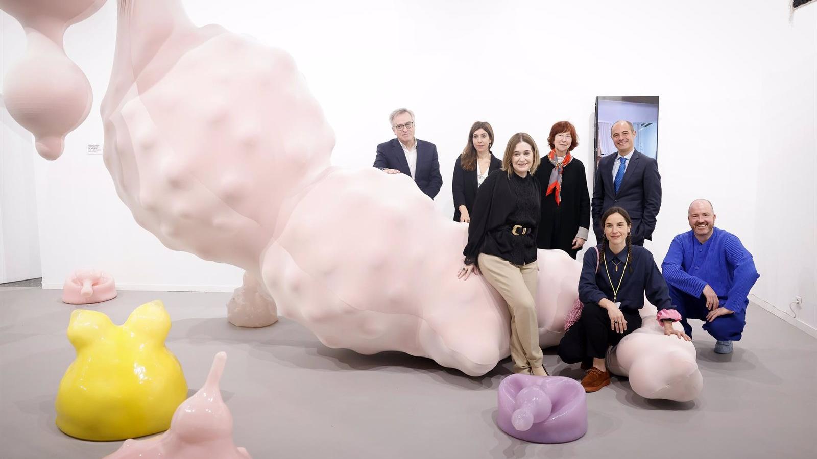La Comunidad concede su premio ARCO 2023 a las artistas Sahatsa Jauregi y Eva Fàbregas