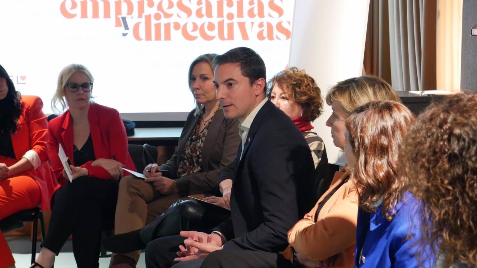 Lobato propone un plan de capacitación para 250.000 jóvenes que responda "a la alta demanda de plazas de FP"