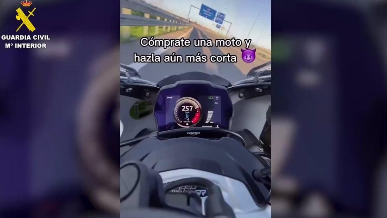 La Guardia Civil investiga a dos conductores en la región por grabarse a más de 200 km/h