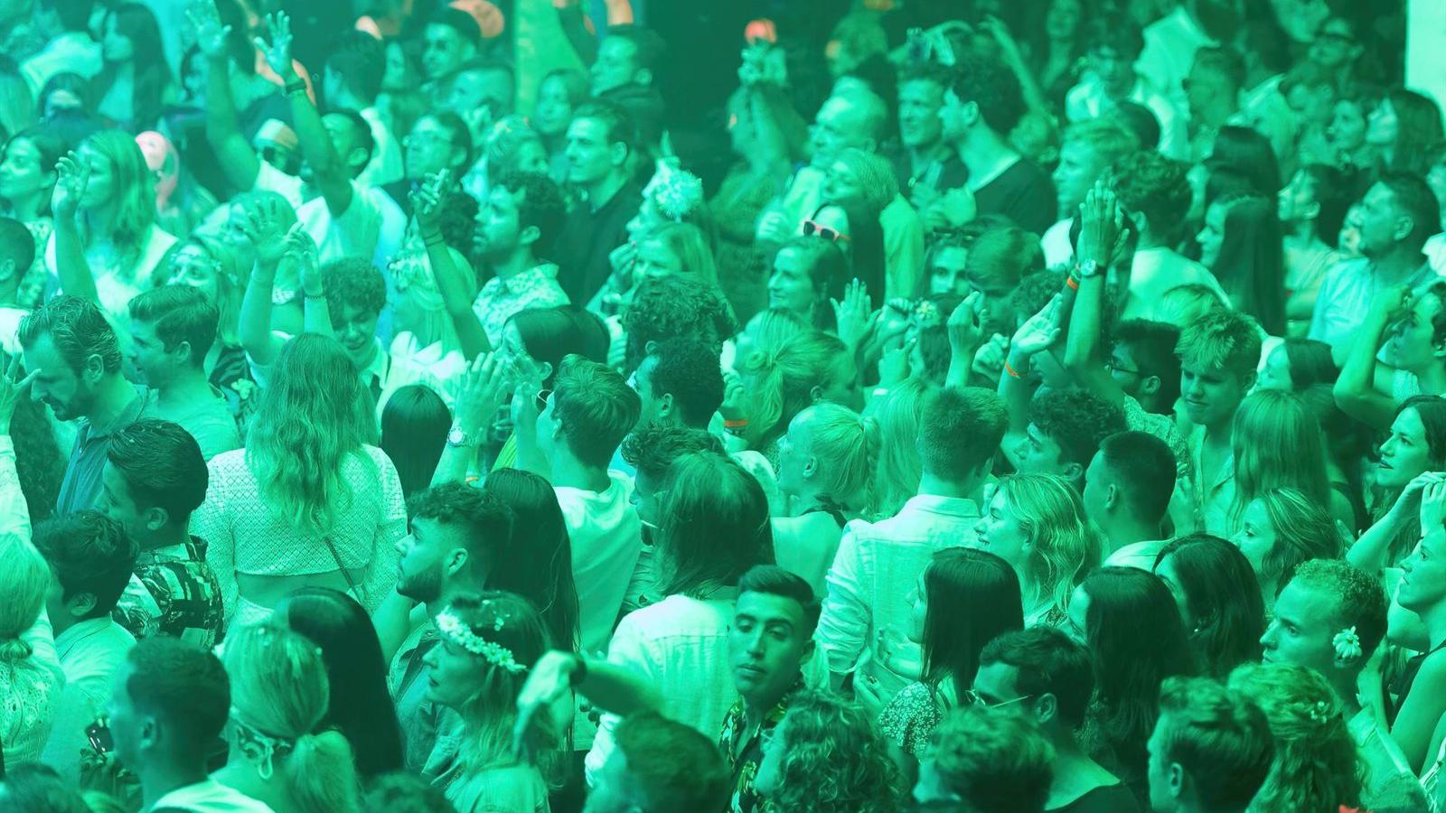 Clausurada la Sala Cool durante un año tras incumplir un cese por aforo de riesgo